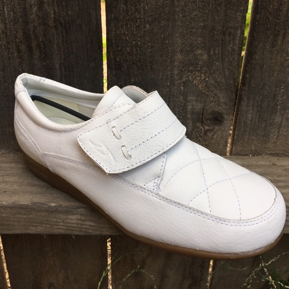 dr scholl's white nursing shoes